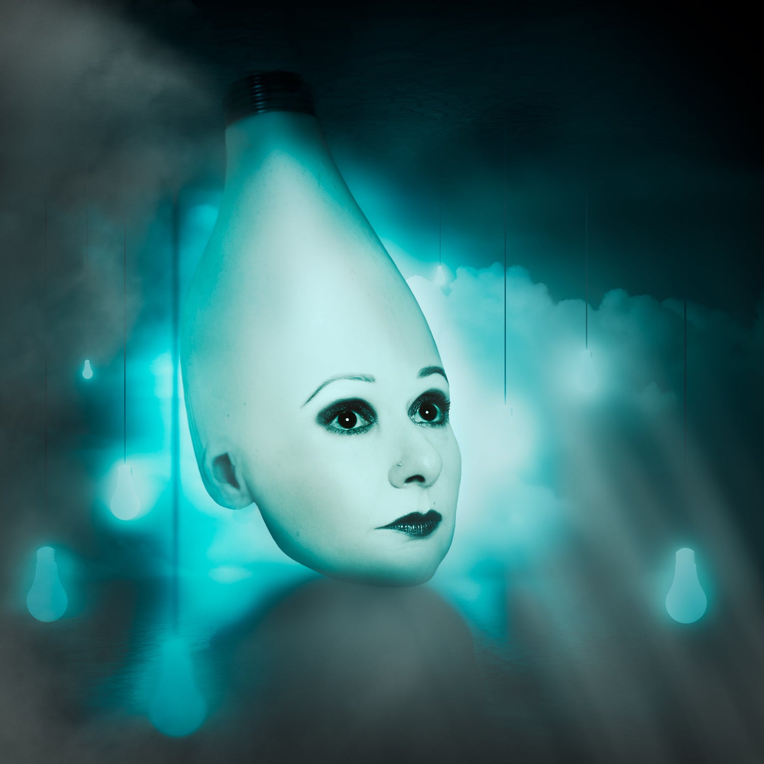 "Stampa artistica surrealista – Autoritratto con volto fuso in una lampadina, immerso in un'atmosfera onirica. Fotografia d’arte con compositing digitale, ideale per amanti del surrealismo."