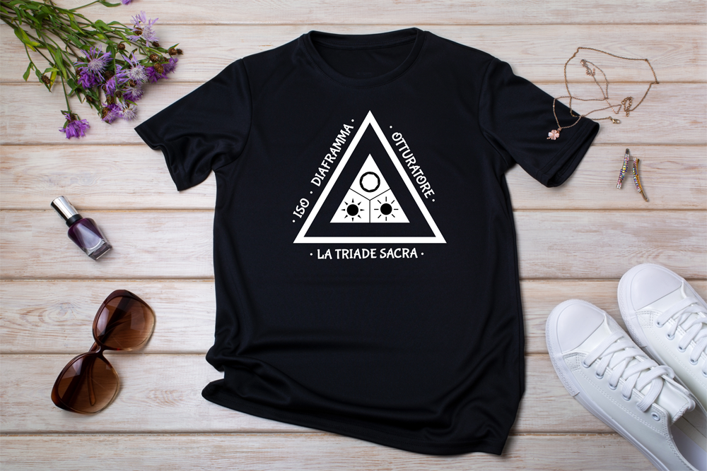 "The Sacred Triad" Kurzarm-T-Shirt 📸✨ Damen