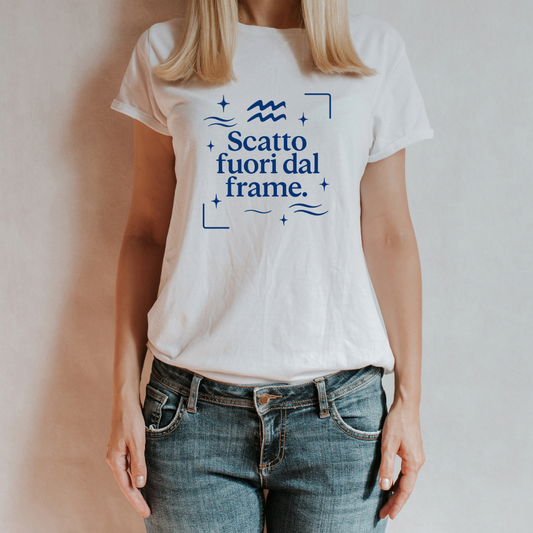 T-shirt maniche corte T-shirt maniche corte Collezione Zodiac & Scatta "Acquario - Scatto fuori dal frame – Acquario" Donna