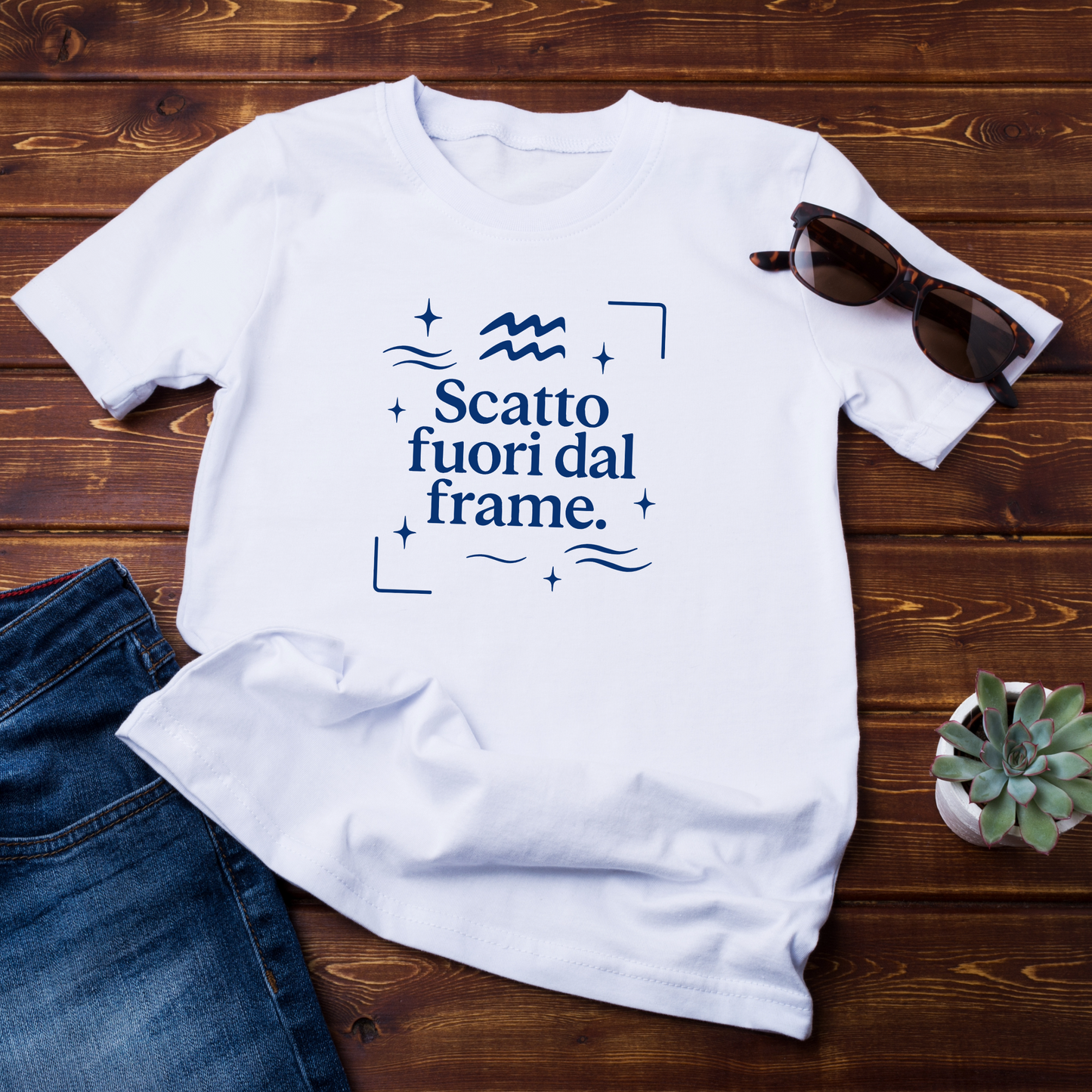 T-shirt maniche corte T-shirt maniche corte Collezione Zodiac & Scatta "Acquario - Scatto fuori dal frame – Acquario" 🎞️📸" Unisex