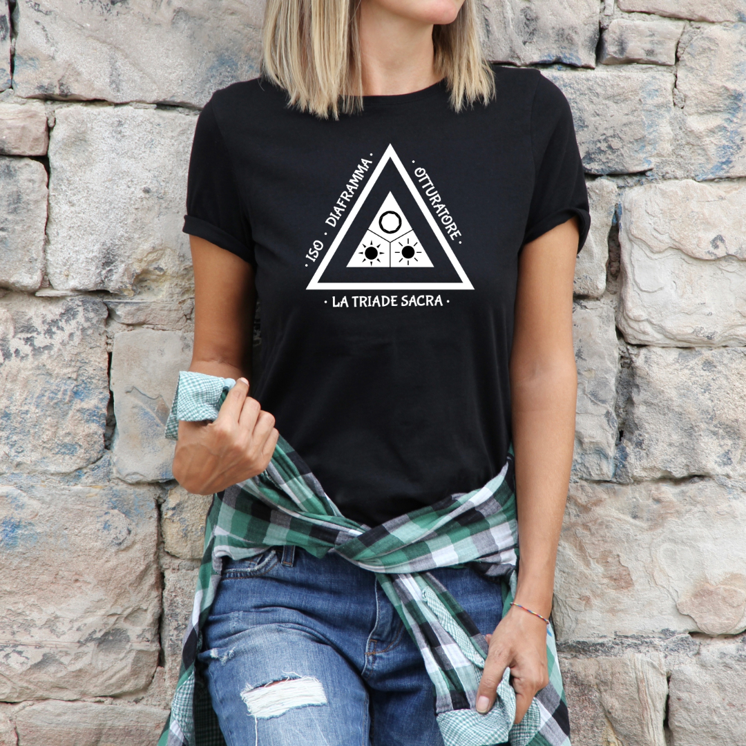 "The Sacred Triad" Kurzarm-T-Shirt 📸✨ Damen