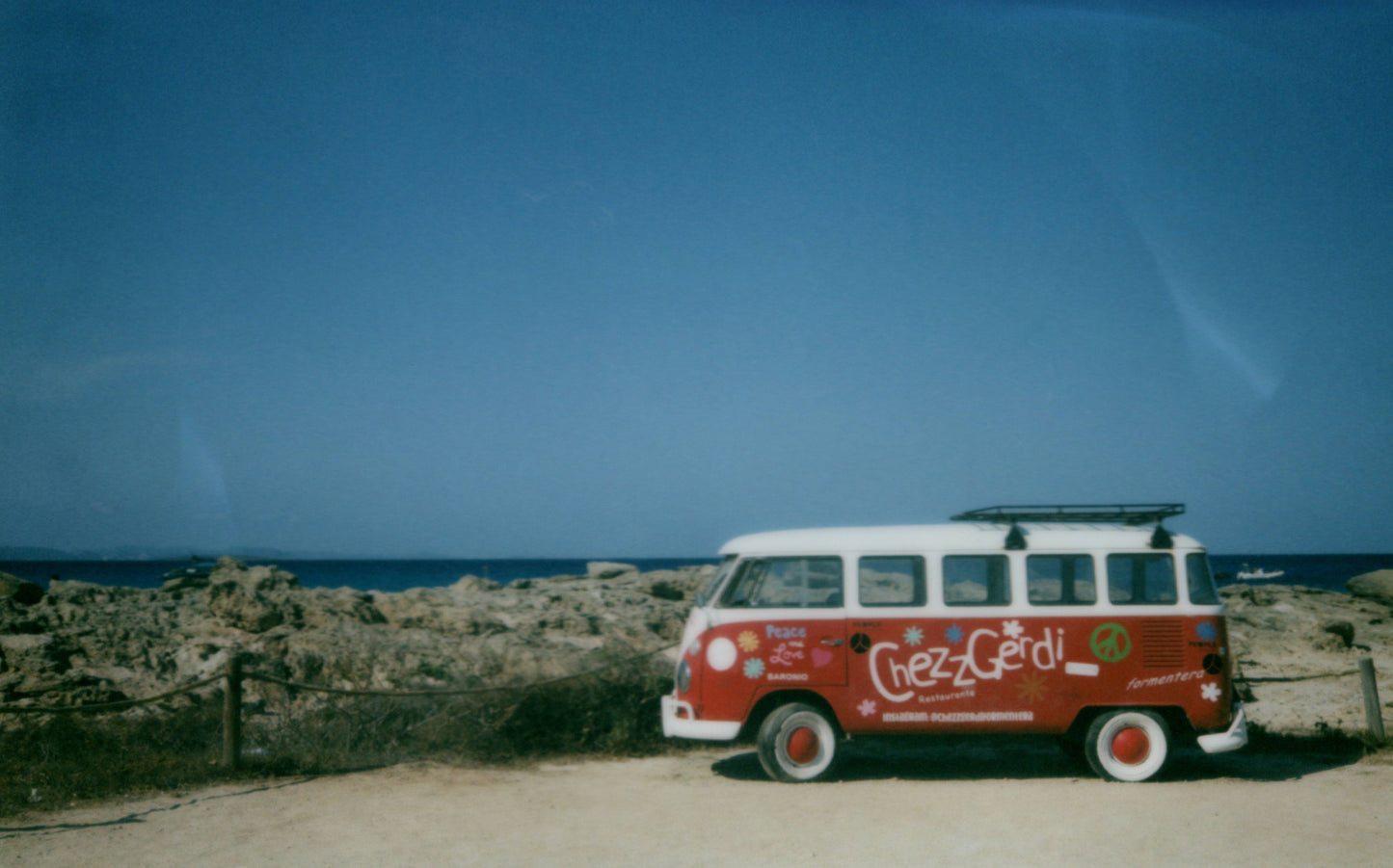 Still roads, traveling dreams